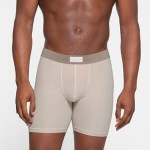 SKIMS MEN'S 5" Boxer Briefs - size SMALL *NEW*